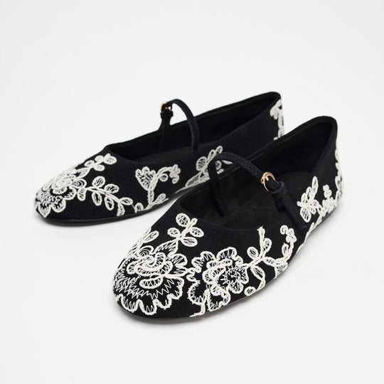 Damen Ballerinas mit verstellbarem Riemendesign und aufwendiger Blumenstickerei EB