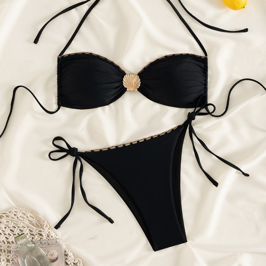 Damen Eleganter Bikini mit goldenen Akzenten EB