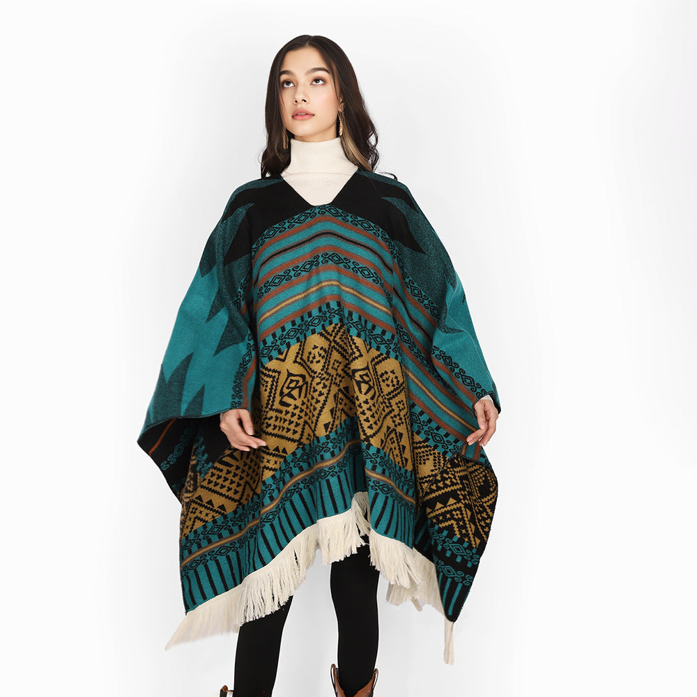 Damen Jacquard‑Ruana im Deckenstil mit V‑Ausschnitt, geometrischem Ethno‑Muster und Fransensaum EB