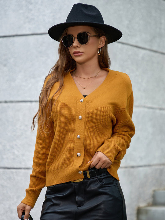 Damen Strickjacke mit Knopfdetails und strukturierter Oberfläche EB