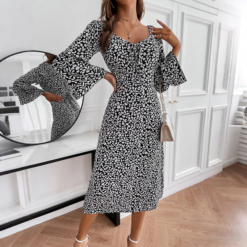 Damen Blumen-Midikleid mit taillierter Wickeloptik und ausgestellten Trompetenärmeln EB