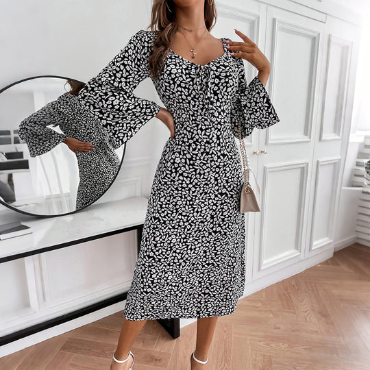 Damen Blumen-Midikleid mit taillierter Wickeloptik und ausgestellten Trompetenärmeln EB