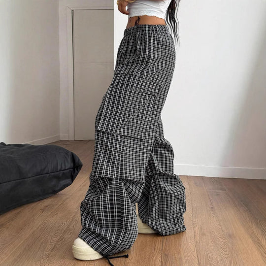 Damen Karierte Cargo-Hose mit niedrigem Schritt und praktischen Taschen EB