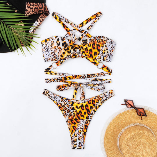 Damen Bandeau-Bikini mit modischem Schnitt und Ringdetails EB