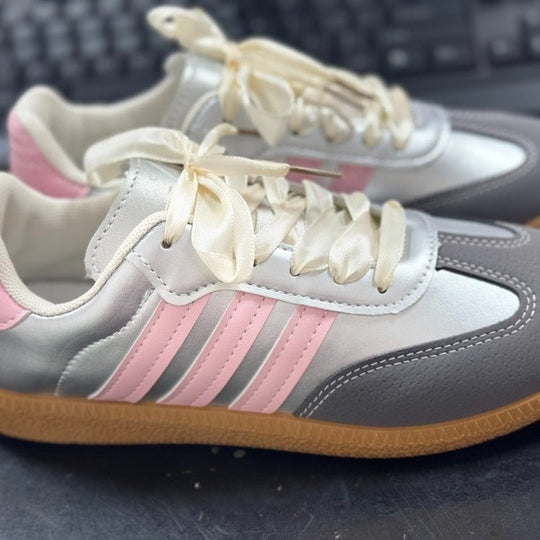 Damen Sneaker mit glänzendem Obermaterial und einzigartigem Design EB