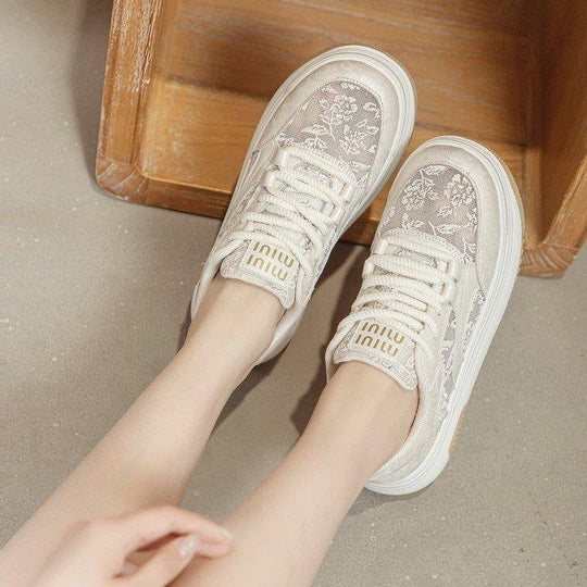 Damen Sneakers mit filigranem Blumenmotiv und gepolsterter Sohle EB