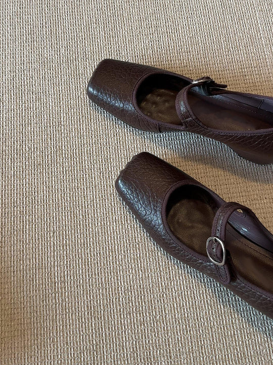 Damen Ballerinas mit einzigartigem Quadratzehen-Design und verstellbarem Riemen EB