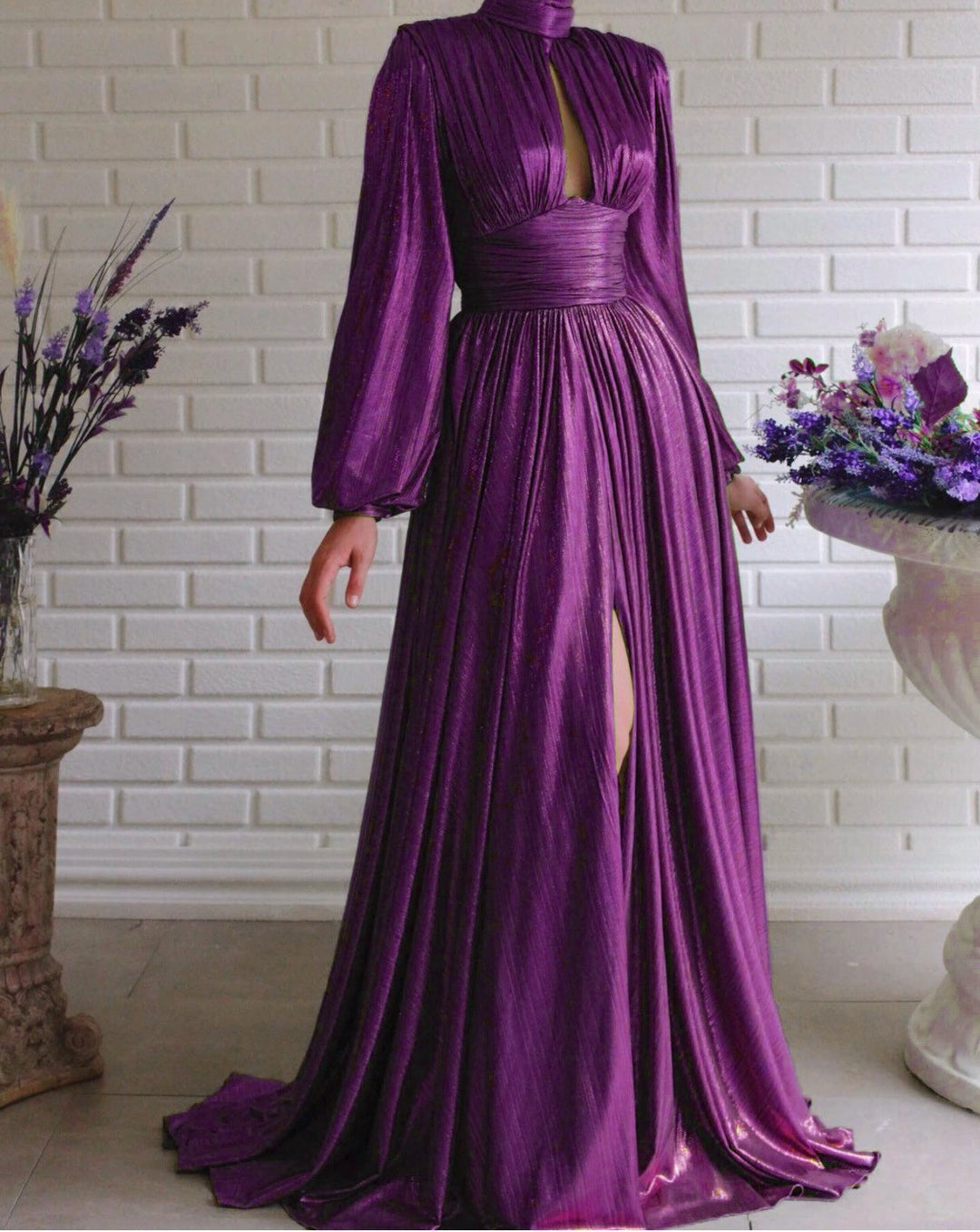 Damen Elegantes Maxikleid mit plissierten Details und luxuriösem Fall EB