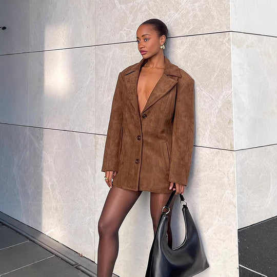 Damen Designer-Sakko mit tiefem V-Ausschnitt und modernen Details EB