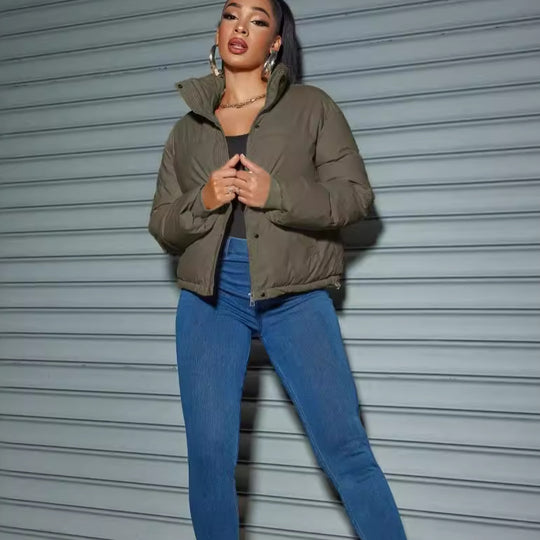 Damen Steppjacke mit hochabschließendem Kragen und figurbetontem Schnitt EB