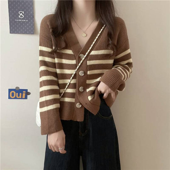 Damen gestreifte Strickjacke mit elegantem V-Ausschnitt und dekorativen Knöpfen EB