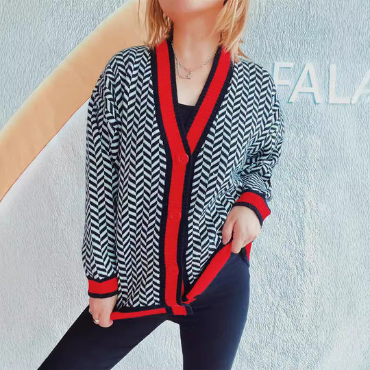 Damen Übergroße Strickjacke mit auffälligem Zickzackmuster und bunten Knöpfen EB