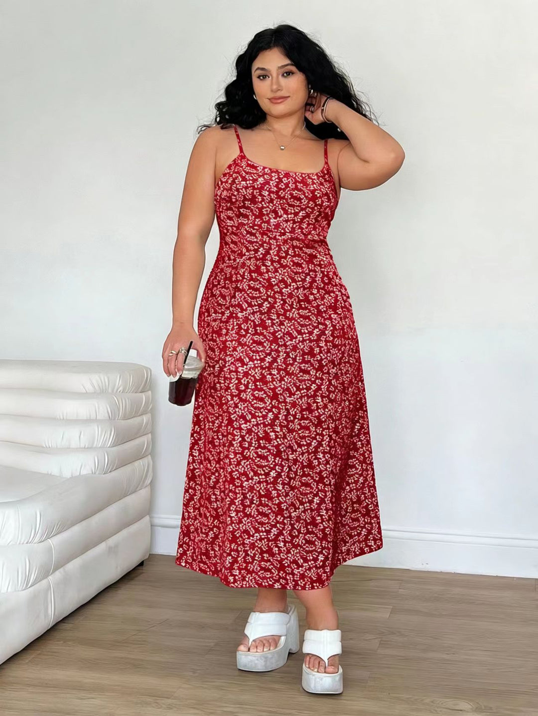 Damen Maxikleid mit feinem Blumenmuster und verstellbaren Spaghettiträgern EB