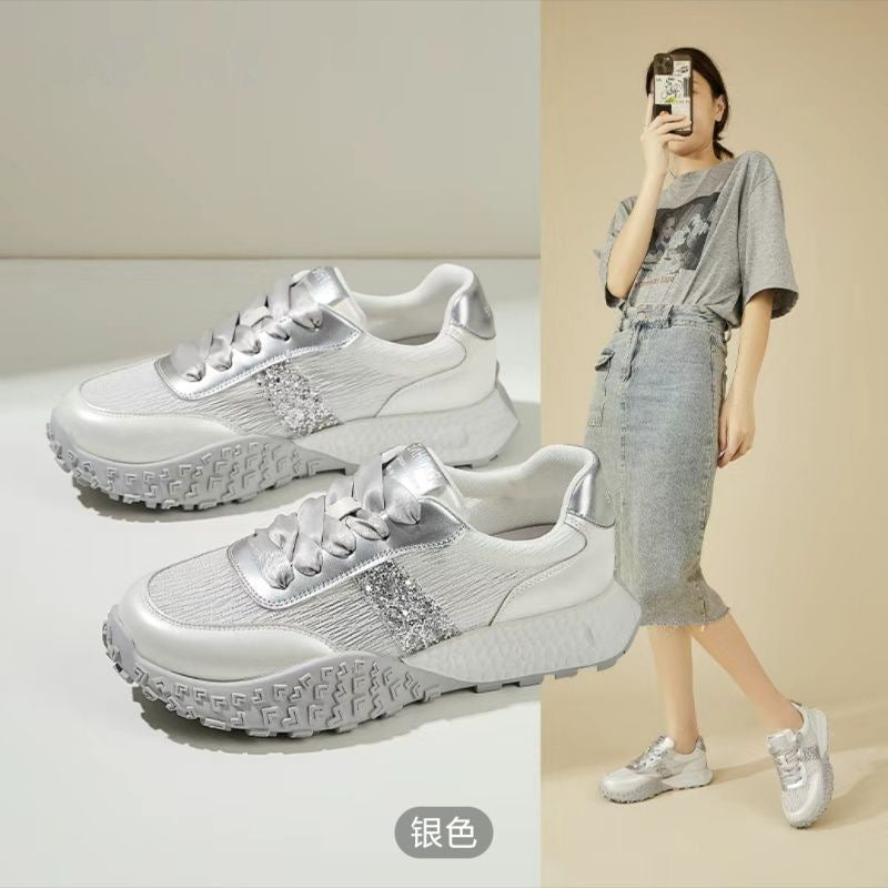 Damen Sportliche Sneakers mit glitzernden Akzenten und futuristischem Design EB