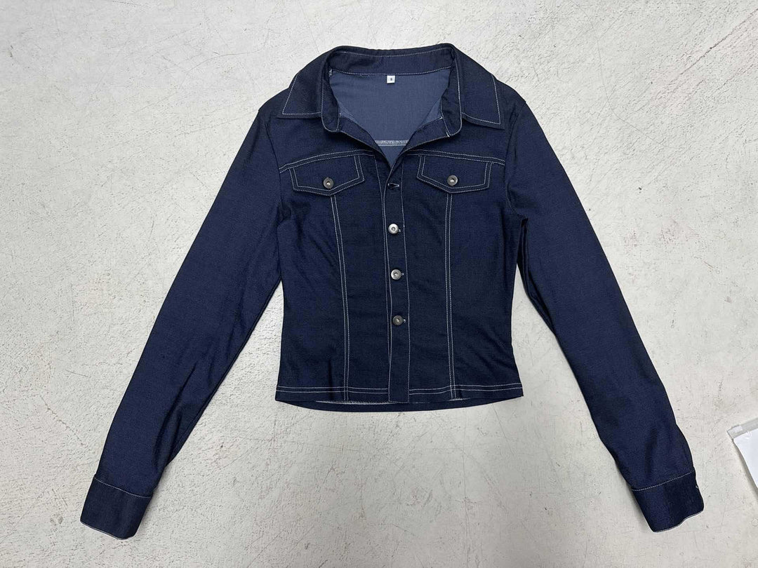 Damen nan taillierte Jeansjacke mit markanten Kontrastnähten, Brusttaschen und figurformender Schnittführung EB