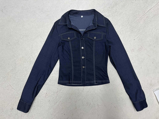 Damen nan taillierte Jeansjacke mit markanten Kontrastnähten, Brusttaschen und figurformender Schnittführung EB