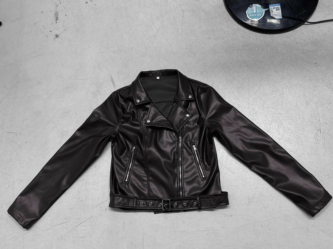Damen nan taillierte Bikerjacke aus Kunstleder mit asymmetrischem Reißverschluss, metallischen Details und Taillengürtel EB