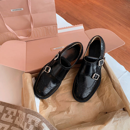 Damen elegante Schnürschuhe mit doppeltem Schnallenverschluss und perforiertem Obermaterial EB