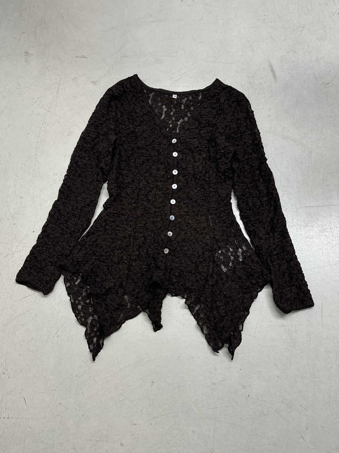 Damen Rüschenbluse aus feiner Spitze mit Knopfdetails EB
