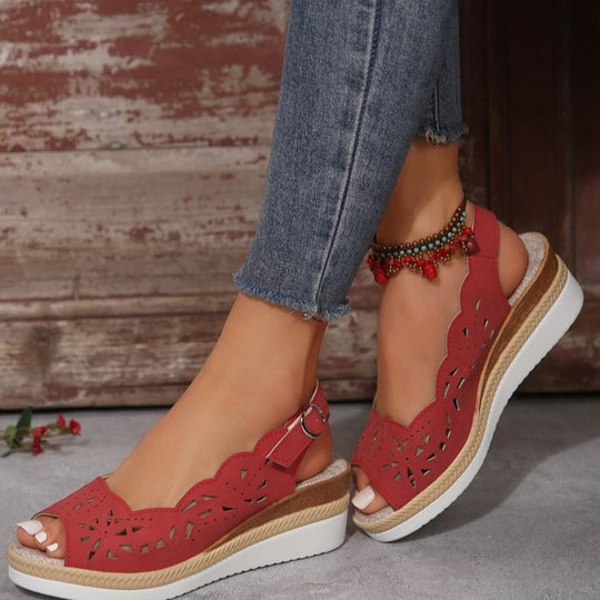 Damen Wedge-Sandaletten mit eleganter Lochmuster-Details EB