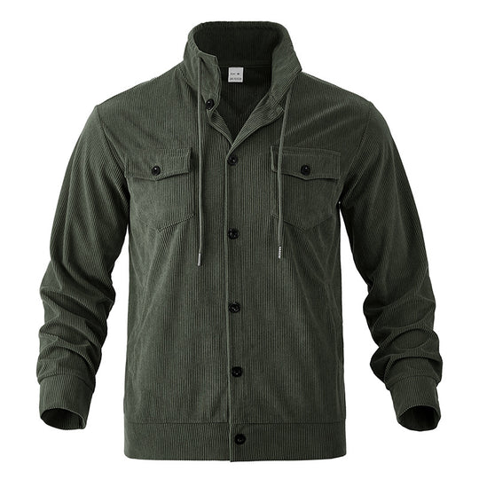 Herren nan Cordjacke mit Stehkragen, Kordelzug, durchgehender Knopfleiste und aufgesetzten Brustklappen EB