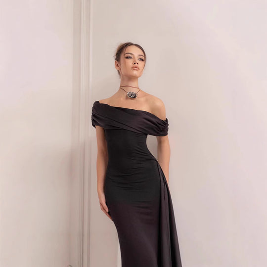 Damen Abendkleid mit elegantem Off-Shoulder-Design und figurbetontem Schnitt EB