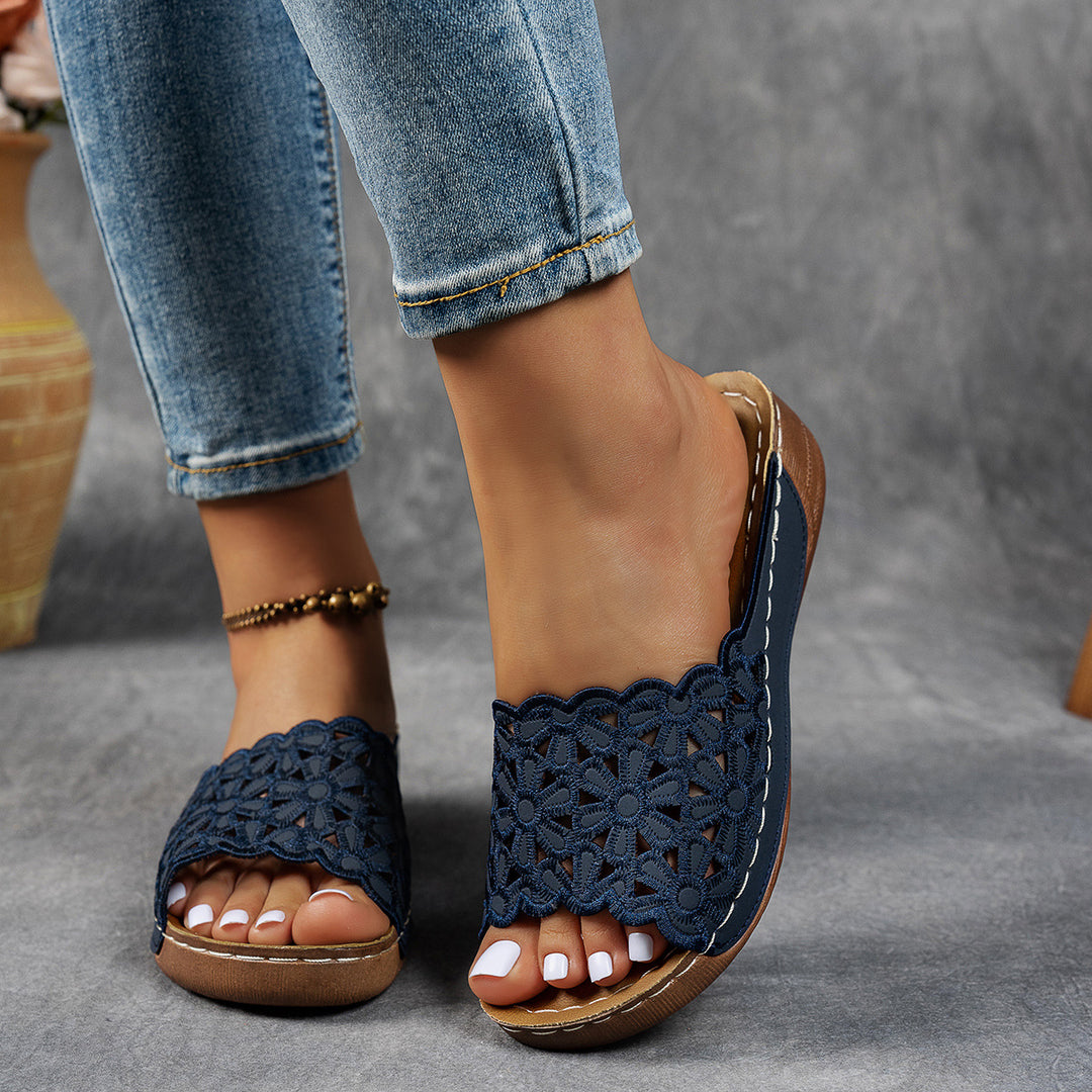 Damen Komfortable und modische Pantoletten mit kunstvollem Cut-Out Design EB