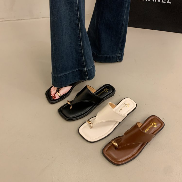 Damen elegante Zehentrenner-Pantoletten mit dekorativem Schmuckdetail EB