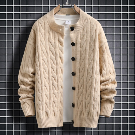 Herren Strickjacke mit modernem Zopfmuster und durchgehendem Knopfverschluss EB