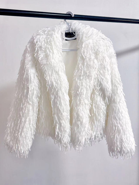 Damen Flauschige Kurzjacke aus Kunstpelz mit tiefem Schnitt EB