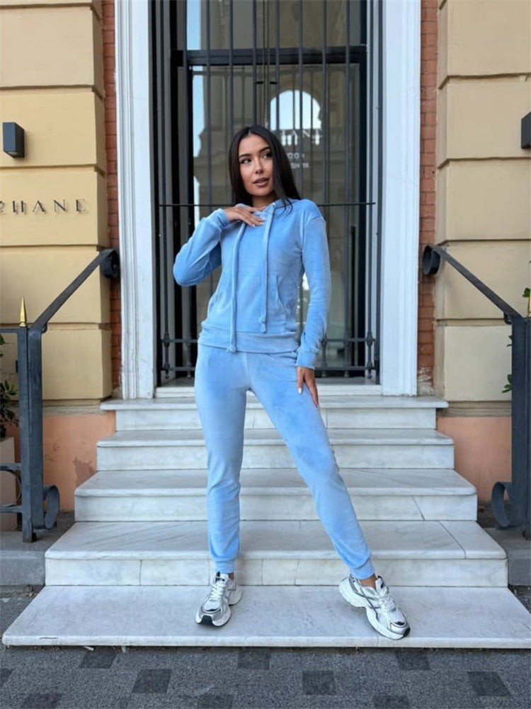 Damen weiches Velours-Lounge-Set mit Kapuzenpullover und tapered Jogginghose Eichborn Berlin