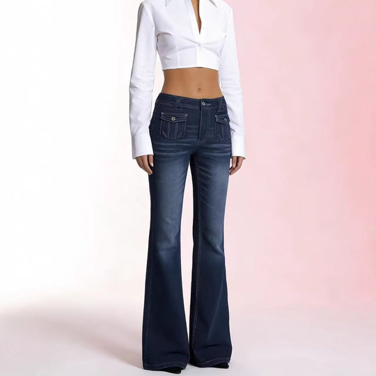 Damen nan High‑Waist Schlagjeans mit dekorativen aufgesetzten Fronttaschen und figurbetonter Oberschenkelpartie EB