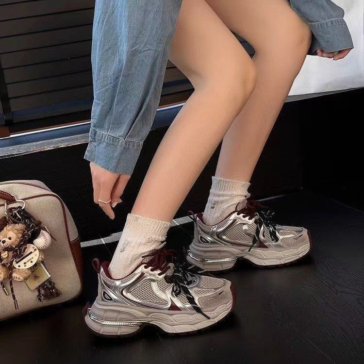 Damen Sportliche Sneakers mit dämpfendem Sohlenprofil und atmungsaktiver Mesh-Oberfläche EB