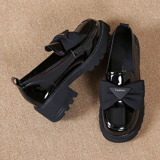 Damen modische Lack-Schuhe mit dekorativem Schleifenakzent und rutschfester Sohle EB