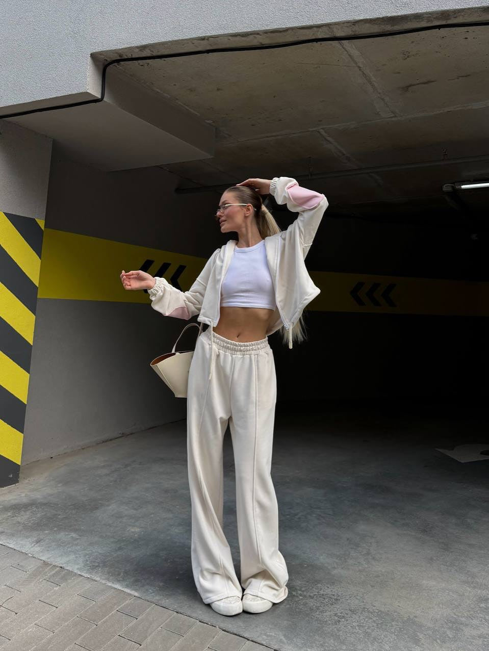 Damen Cropped-Kapuzenjacke mit Kontrast-Ärmeln und weiter High‑Waist Jogginghose Set EB