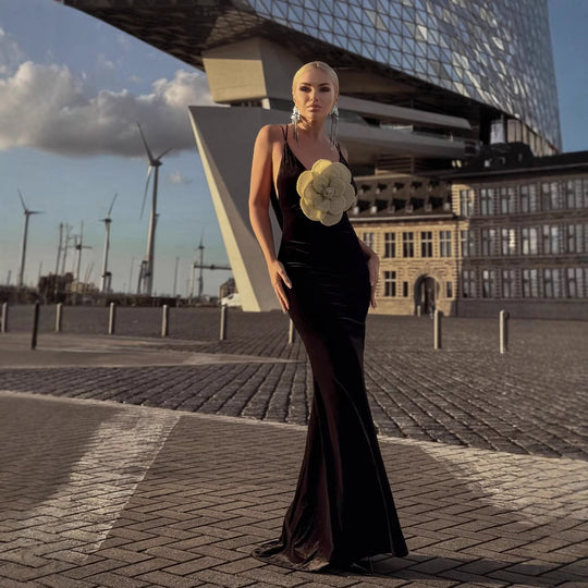 Damen Figurbetontes Abendkleid mit einzigartiger Blütenapplikation EB