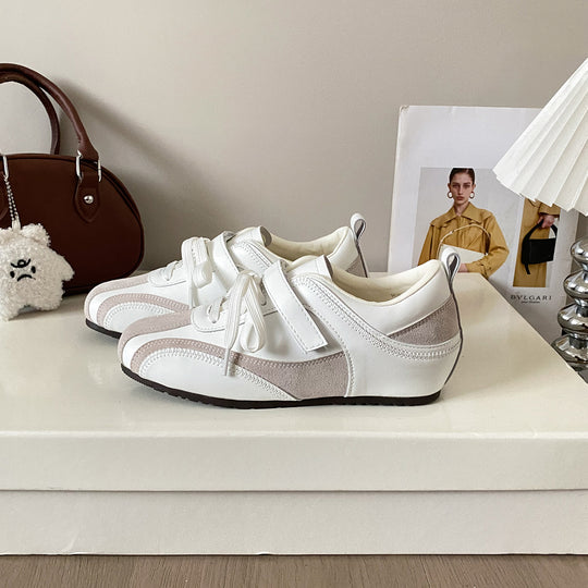 Damen Bequeme Sneaker mit elegantem Obermaterial und modischen Schnürdetails EB