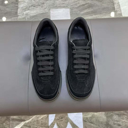 Damen atmungsaktive Freizeitsneakers aus hochwertigem Wildleder mit perforierten Details EB