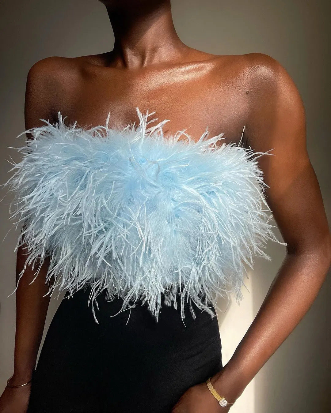 Damen Glamouröses Plüsch-Top mit abnehmbaren Trägern und fransigen Details EB
