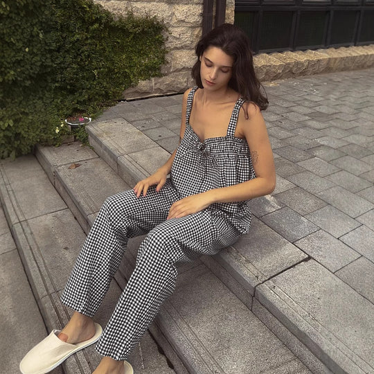 Damen Fließendes Sommer-Jumpsuit mit Karomuster und verstellbaren Trägern EB