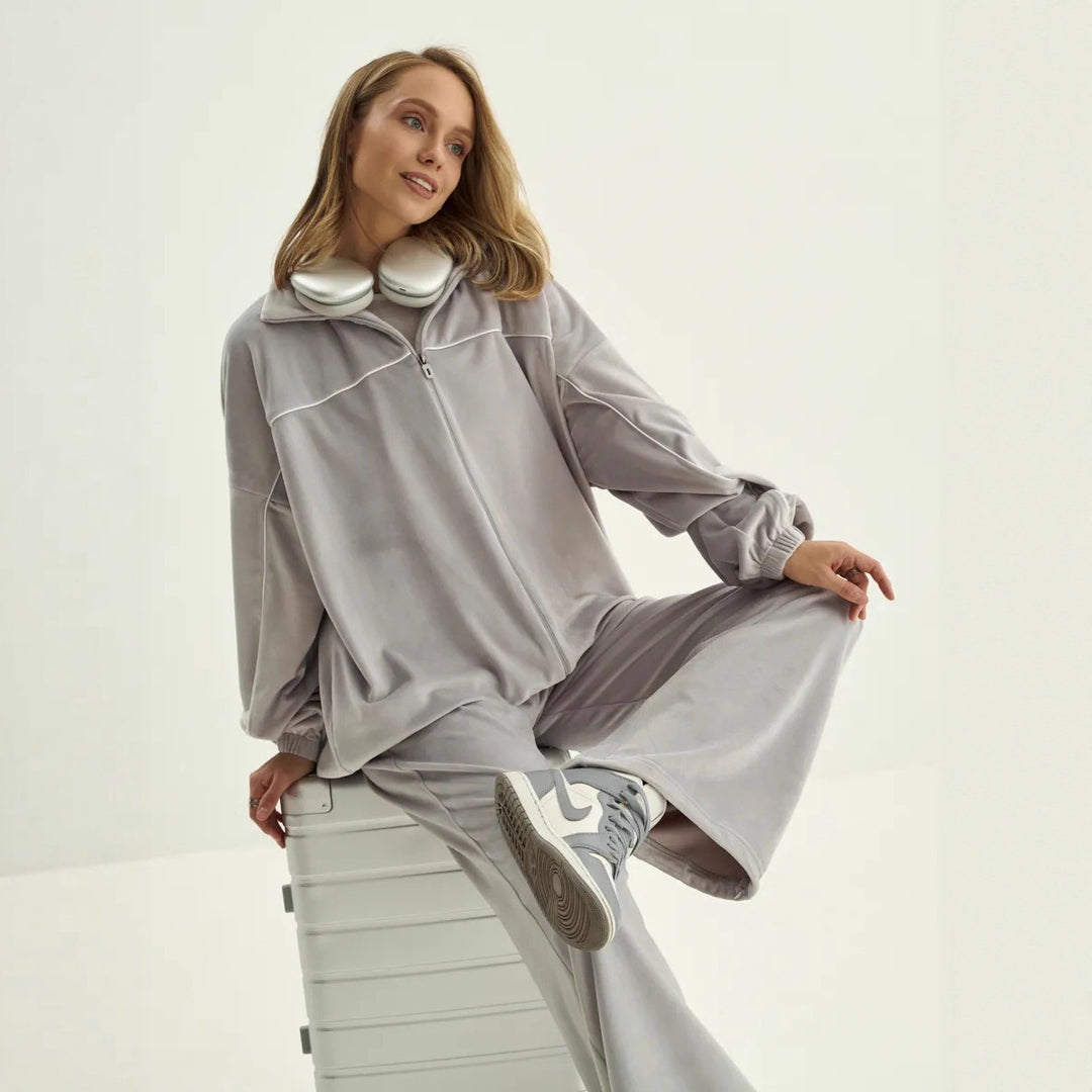 Damen Palazzo-Lounge-Set aus seidig-weichem Nicki mit hoher Kragenblende, Oversize-Passform und elastischer Bundhose Eichborn Berlin
