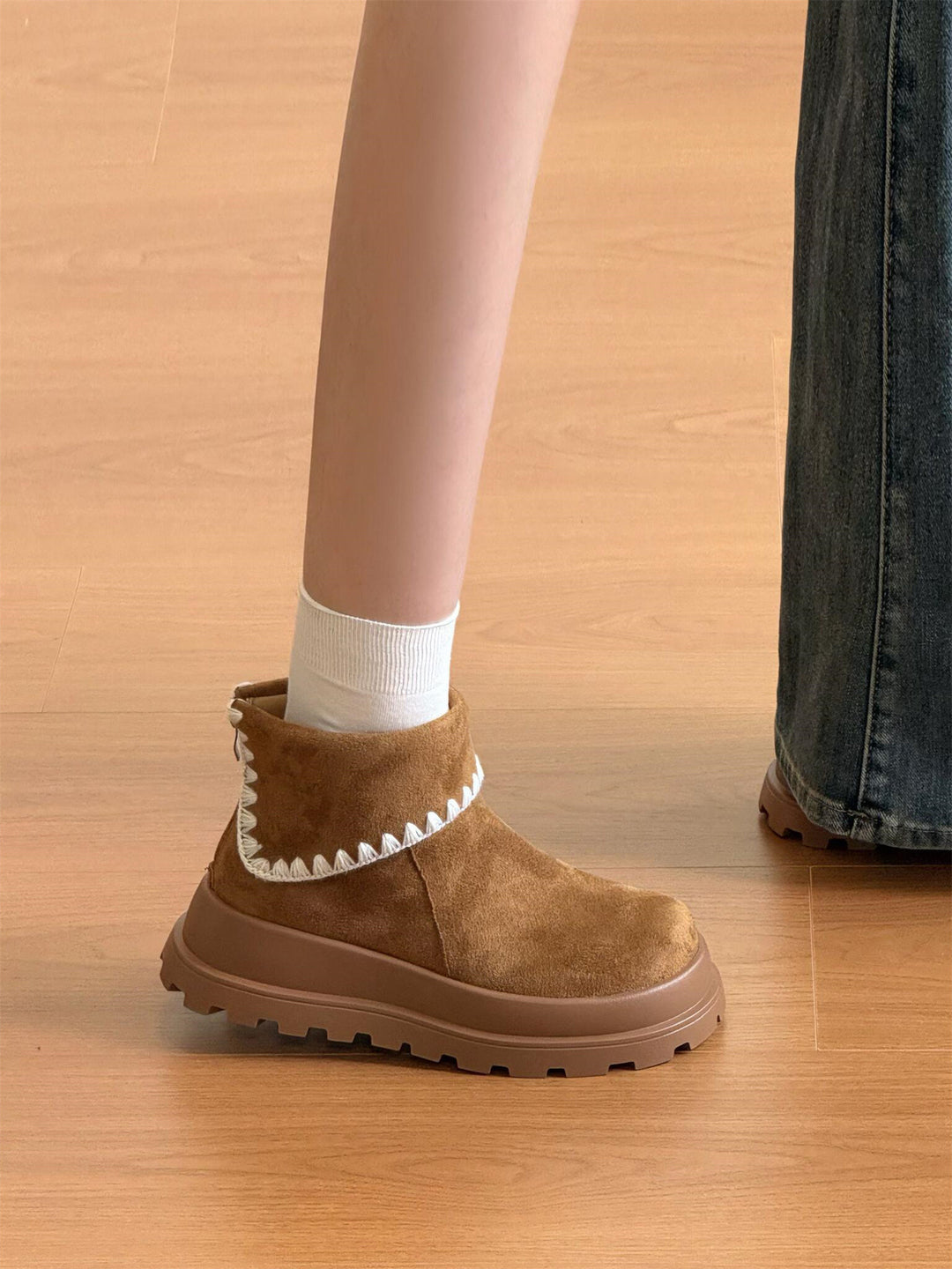 Damen Stiefeletten aus weichem Wildleder mit Dekorativem Rippensaum EB