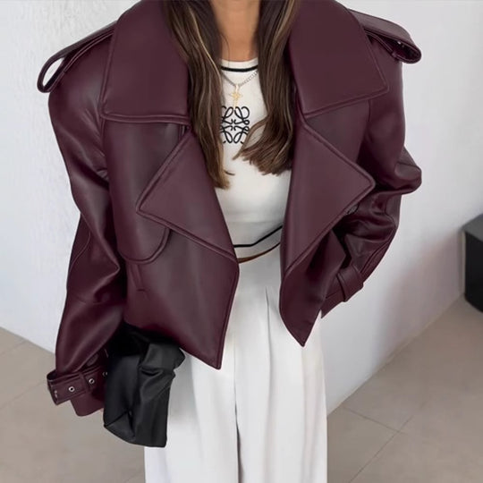Damen modische Kunstlederjacke mit oversized Schnitt und breitem Kragen EB