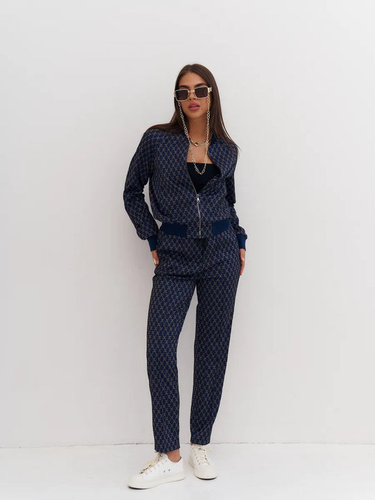 Damen jacquard Lounge-Set mit kurzer Bomberjacke und hochgeschnittener Kordelzug-Hose Eichborn Berlin
