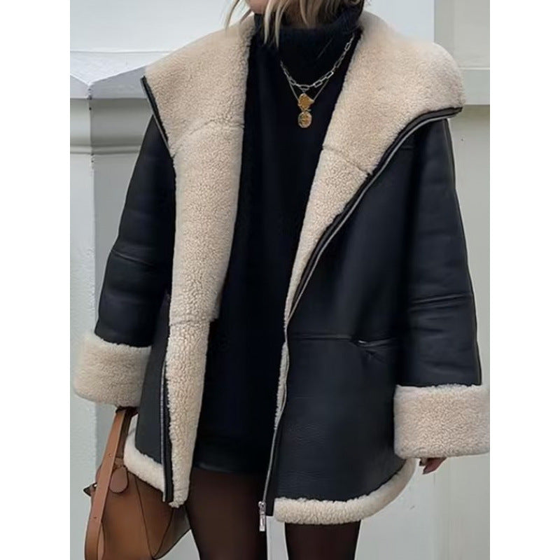 Damen Kunstlederjacke mit gemütlichem Teddyfutter und praktischen Taschen EB