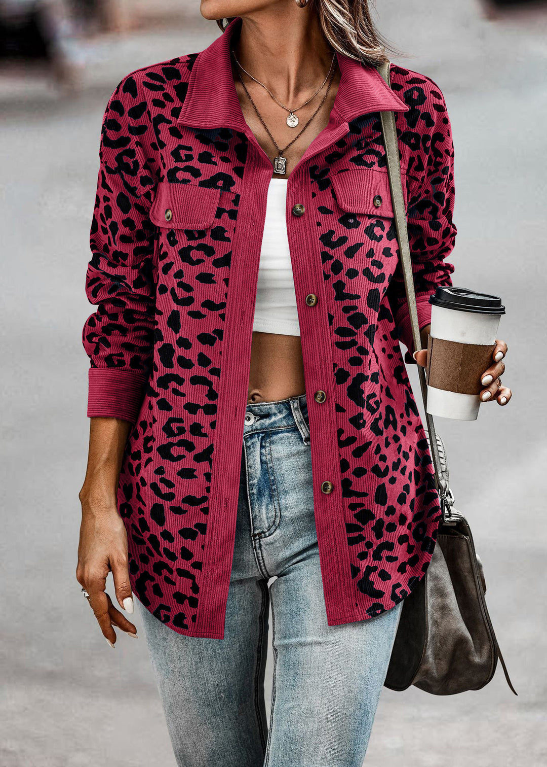 Damen Jacke im Leopardenmuster mit strukturiertem Stoff und praktischen Taschen EB