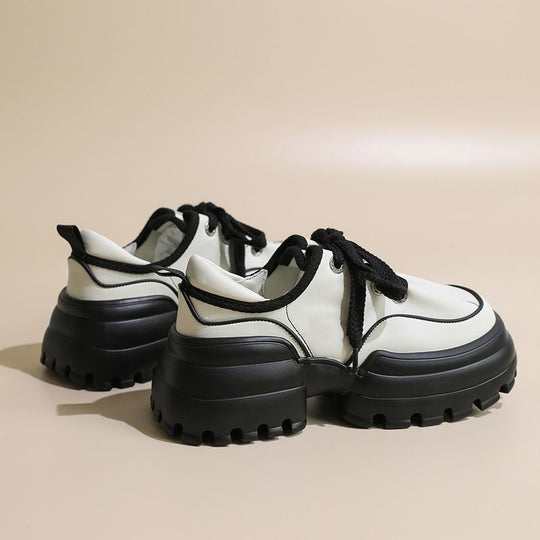 Damen sportive Sneakers mit stabiler Sohle und auffälligem Design EB
