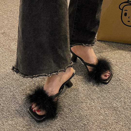 Damen Offene Mules mit dekorativem Plüschbesatz und elegantem Absatz EB