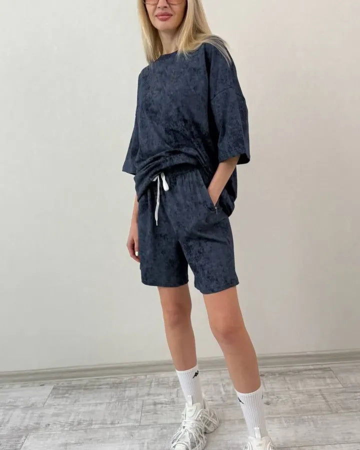 Damen elegantes Freizeit-Set aus locker sitzendem T-Shirt und kurzen Pants EB