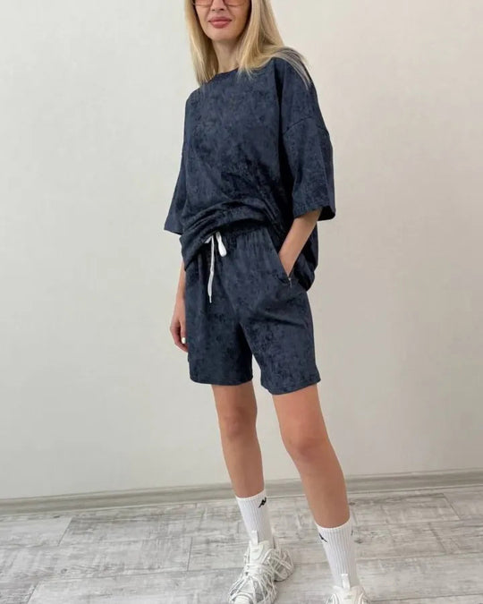 Damen elegantes Freizeit-Set aus locker sitzendem T-Shirt und kurzen Pants EB